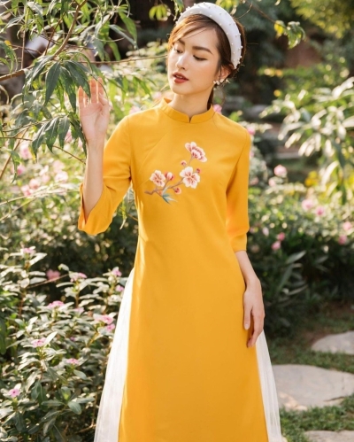 Áo dài cách tân hiện đại kèm chân váy