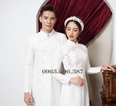 Áo dài cặp đôi màu trắng đơn giản, thanh lịch