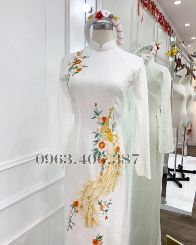 Áo dài cặp đôi nam nữ màu trắng họa tiết chim công