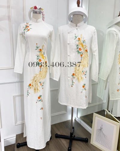 Áo dài cặp đôi nam nữ màu trắng họa tiết chim công
