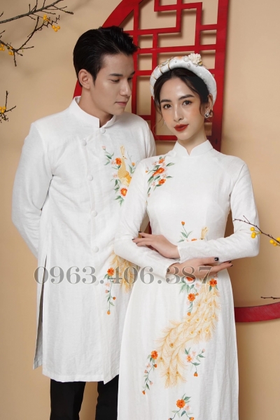 Áo dài cặp đôi nam nữ màu trắng họa tiết chim công