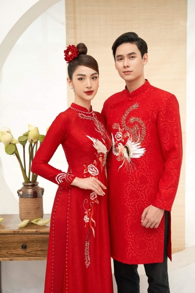 Áo dài cưới cặp đôi màu đỏ uyên ương