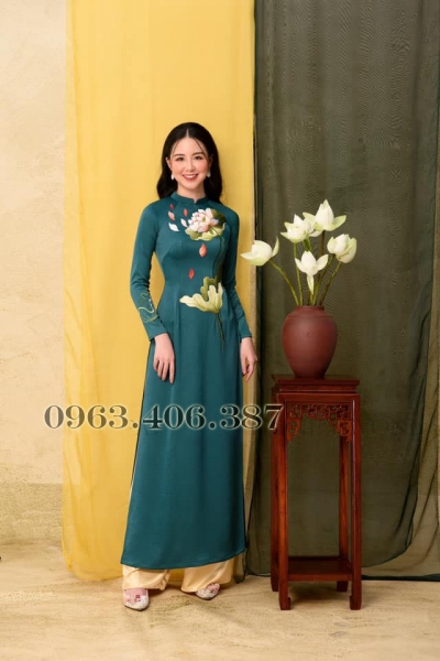 Áo dài truyền thống họa tiết hoa sen thêu