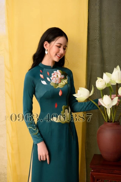 Áo dài truyền thống họa tiết hoa sen thêu